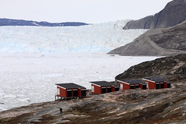 Hytterne Med Udsigt Til Eqi Gletsjeren - Fotograf: Grønlands Rejsebureau